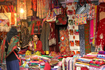 10 Best Cloth Wholesale Markets in India [2023]