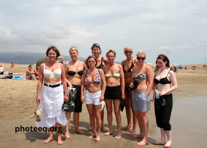 Nudists on the Beach Photos (1)